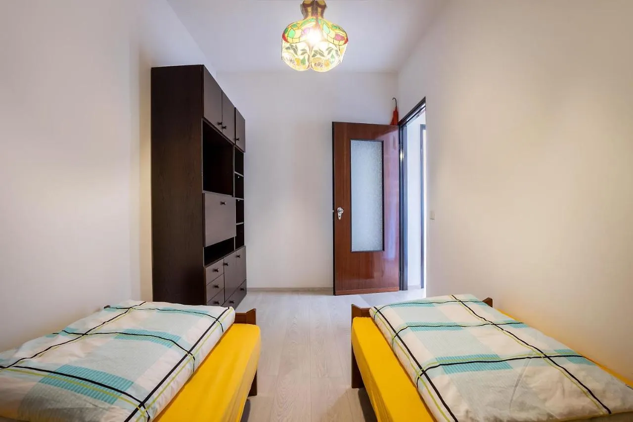 Wohnung Mit Grandiosem Ausblick Tremosine